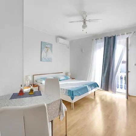 Διαμέρισμα Cozy In With Wifi Σίμπενικ