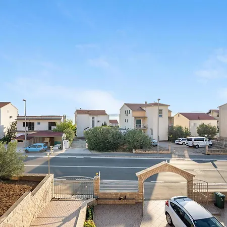 Διαμέρισμα Cozy In With Wifi Σίμπενικ